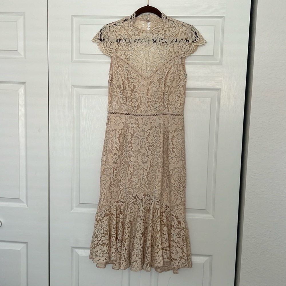 Lace dress, lined.